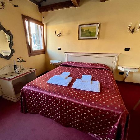 Ai Boteri Hostel Venesia Bagian luar foto