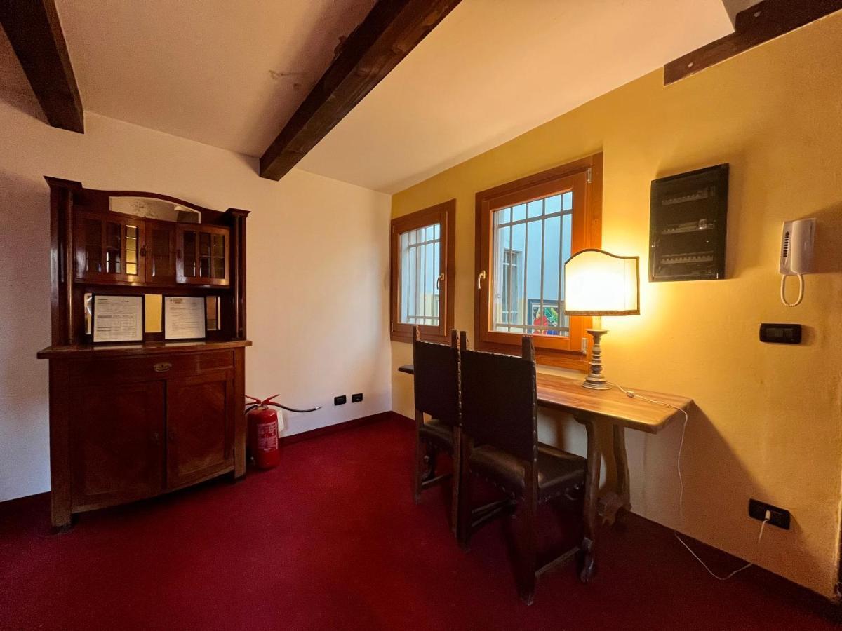 Ai Boteri Hostel Venesia Bagian luar foto