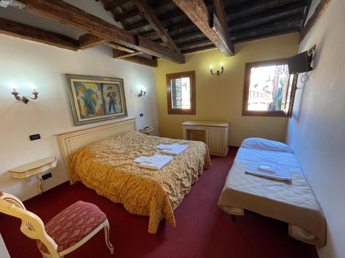 Ai Boteri Hostel Venesia Bagian luar foto
