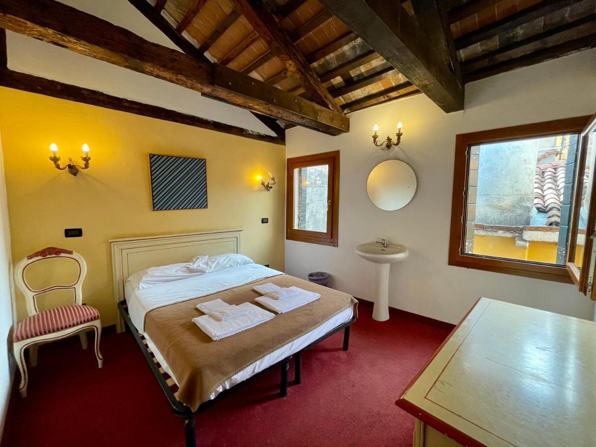 Ai Boteri Hostel Venesia Bagian luar foto