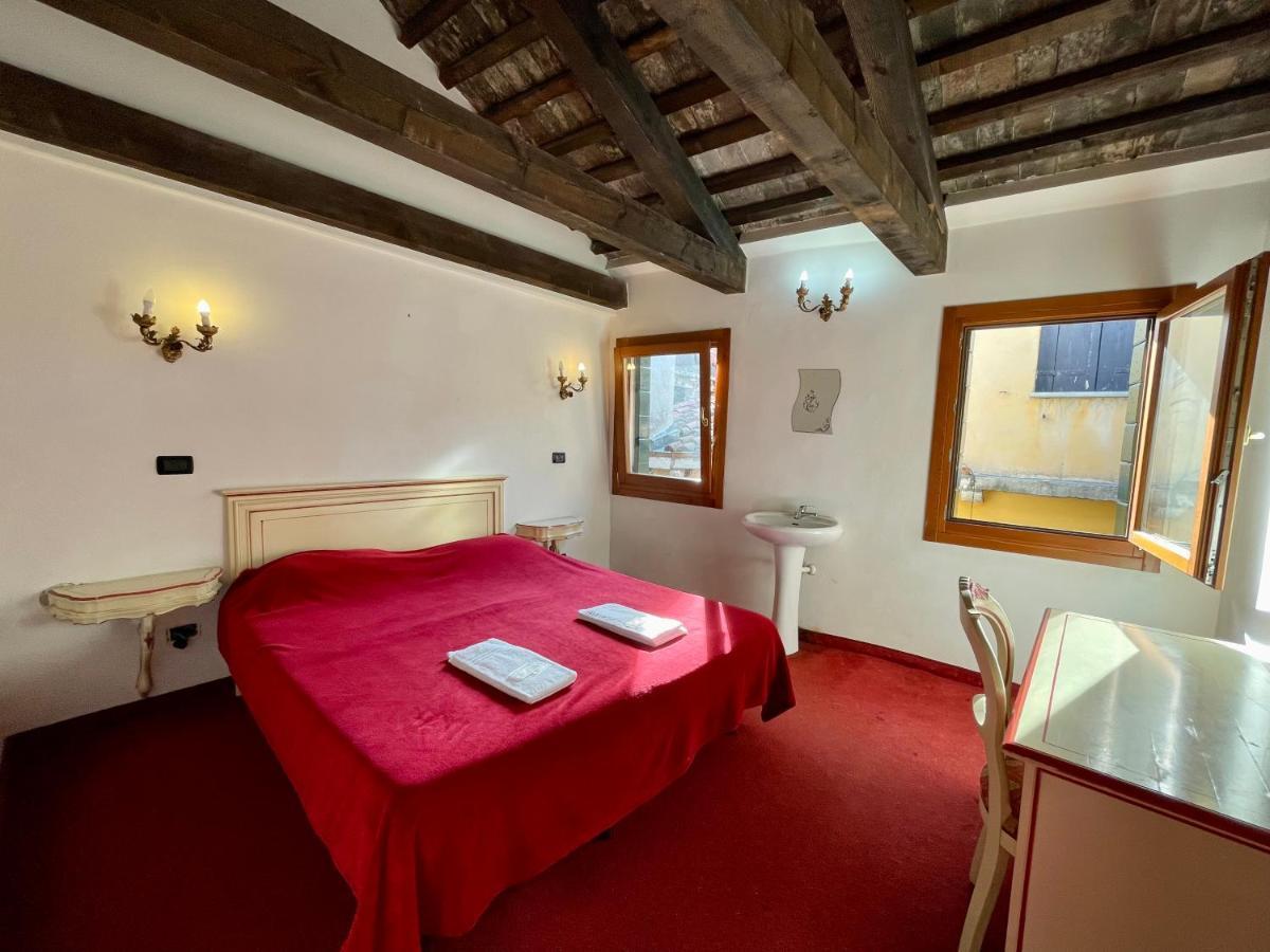 Ai Boteri Hostel Venesia Bagian luar foto