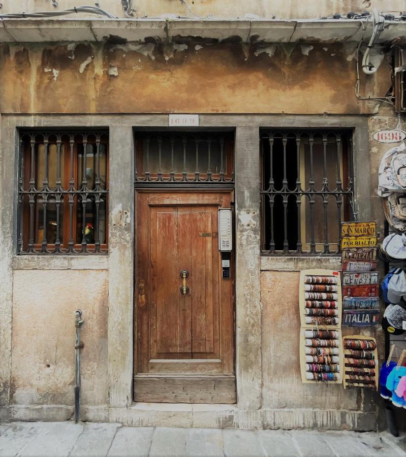 Ai Boteri Hostel Venesia Bagian luar foto