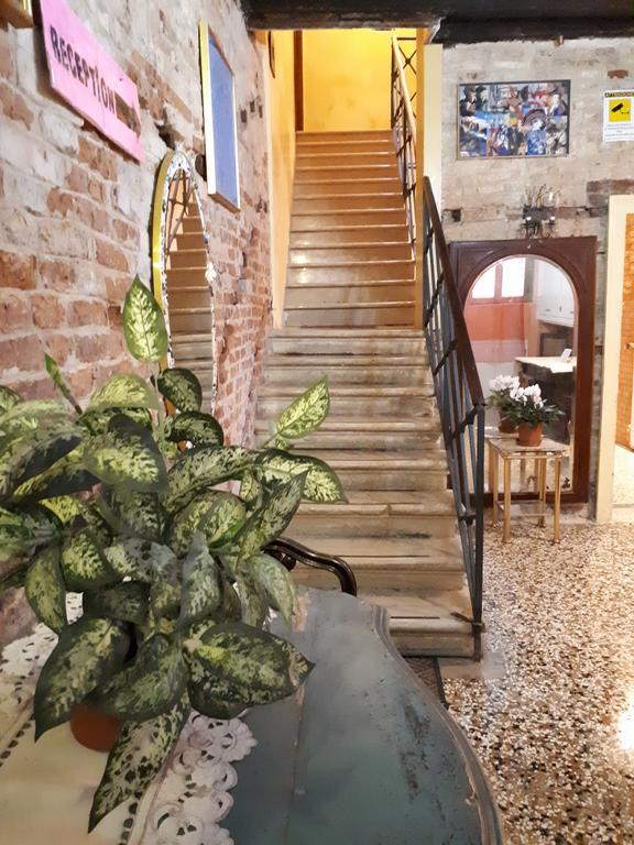 Ai Boteri Hostel Venesia Bagian luar foto